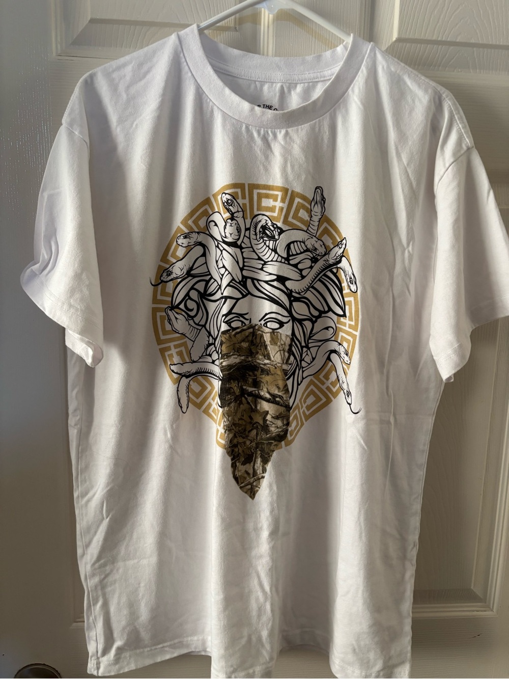 White can't stop the crooks t-shirt